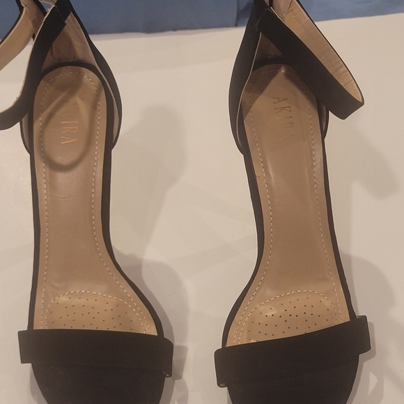 AKIRA open toe heels in black - Picture 9 of 9